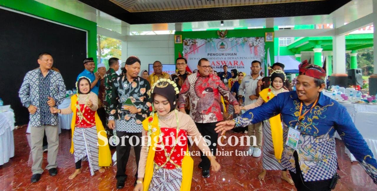 Pj Gubernur Lantik Dewan Kehormatan Dan Pengurus Ikaswara Papua Barat