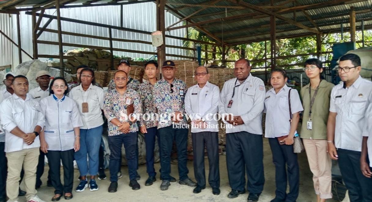 Peringati Hari Habitat Dunia Dan Hari Kota Sedunia Pemkot Sorong Tinjau Bank Sampah